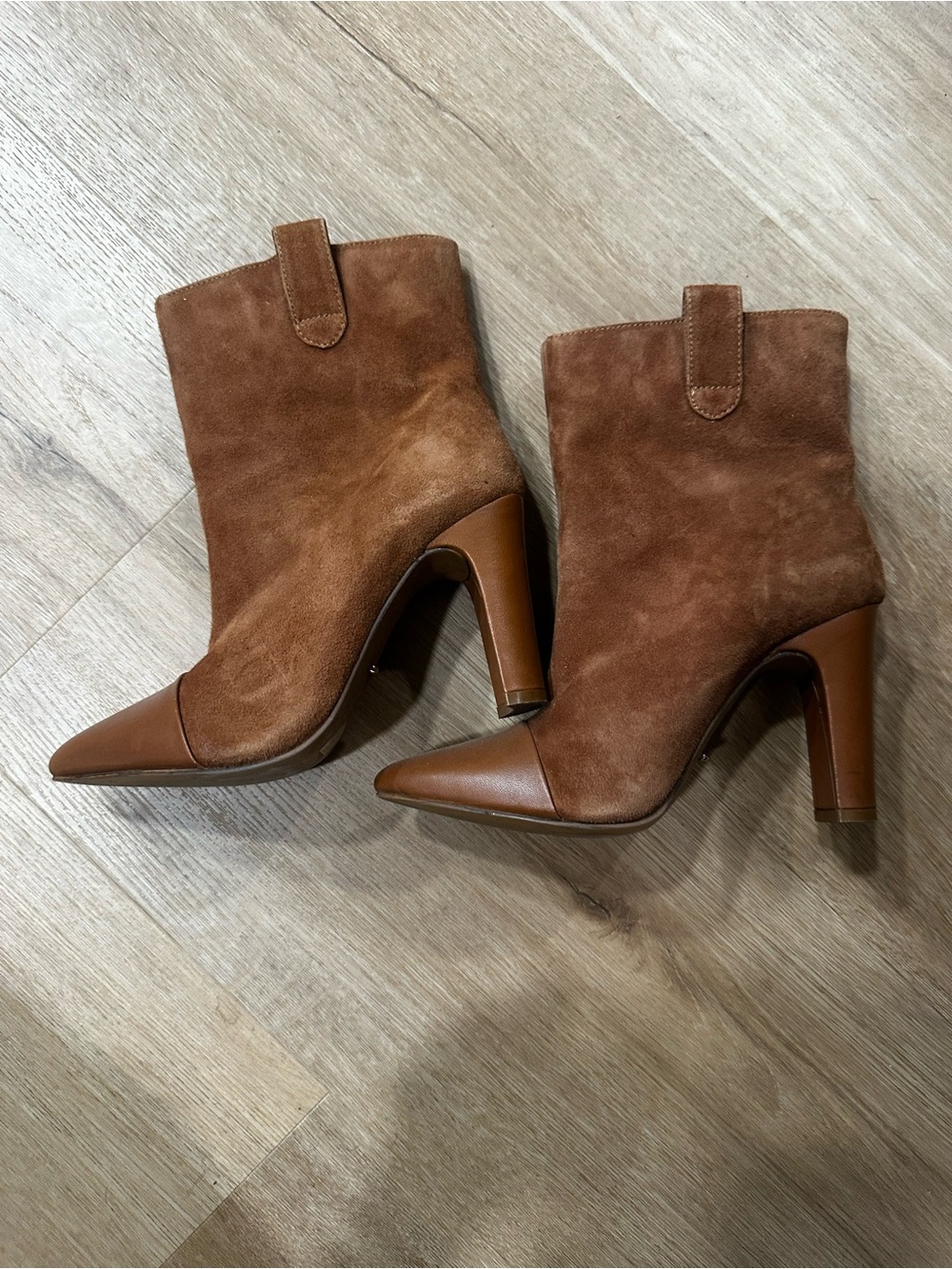 42 Gold Chinese Laundry Brown Suede Pointed Toe High Heel Ankle Boots